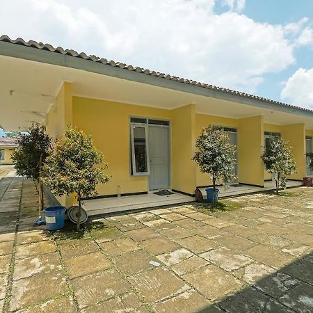 Oyo 92483 Hotel Kirana Salatiga Bagian luar foto