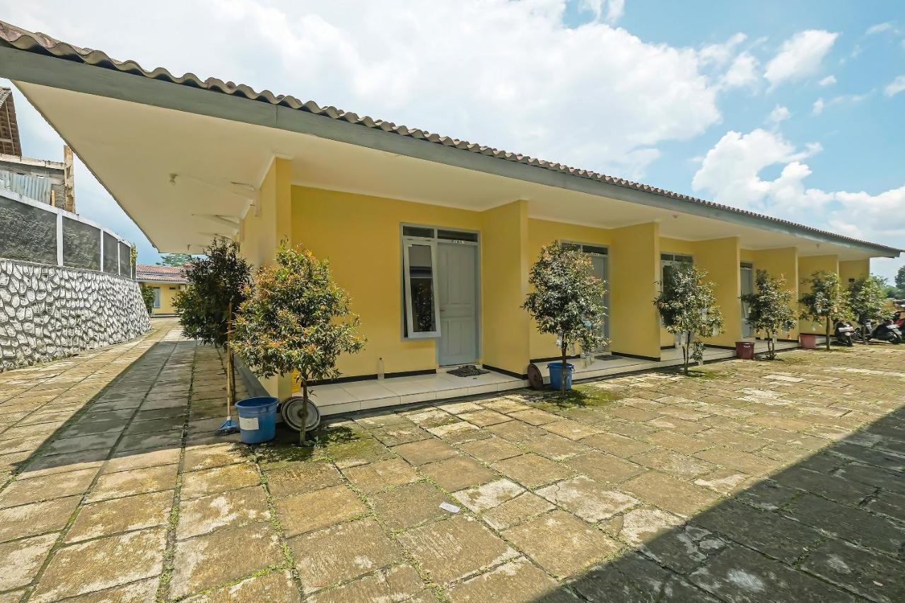 Oyo 92483 Hotel Kirana Salatiga Bagian luar foto