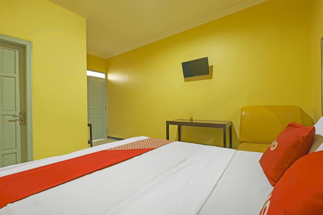 Oyo 92483 Hotel Kirana Salatiga Bagian luar foto